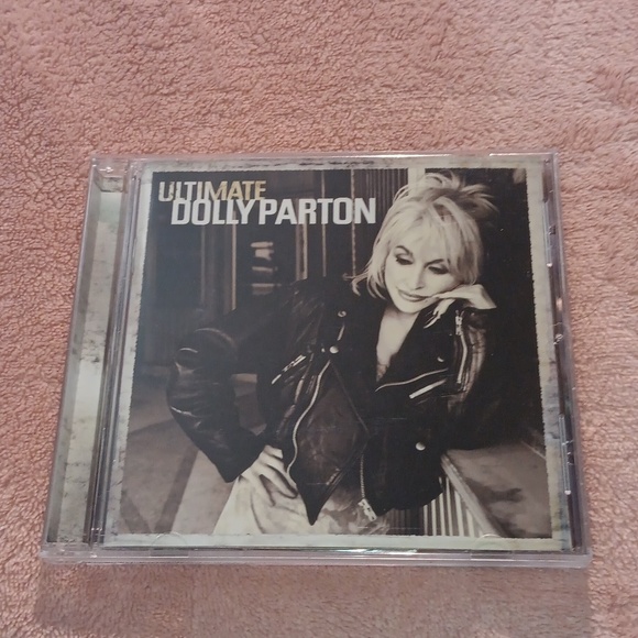 Dolly Parton CD - Picture 1 of 3